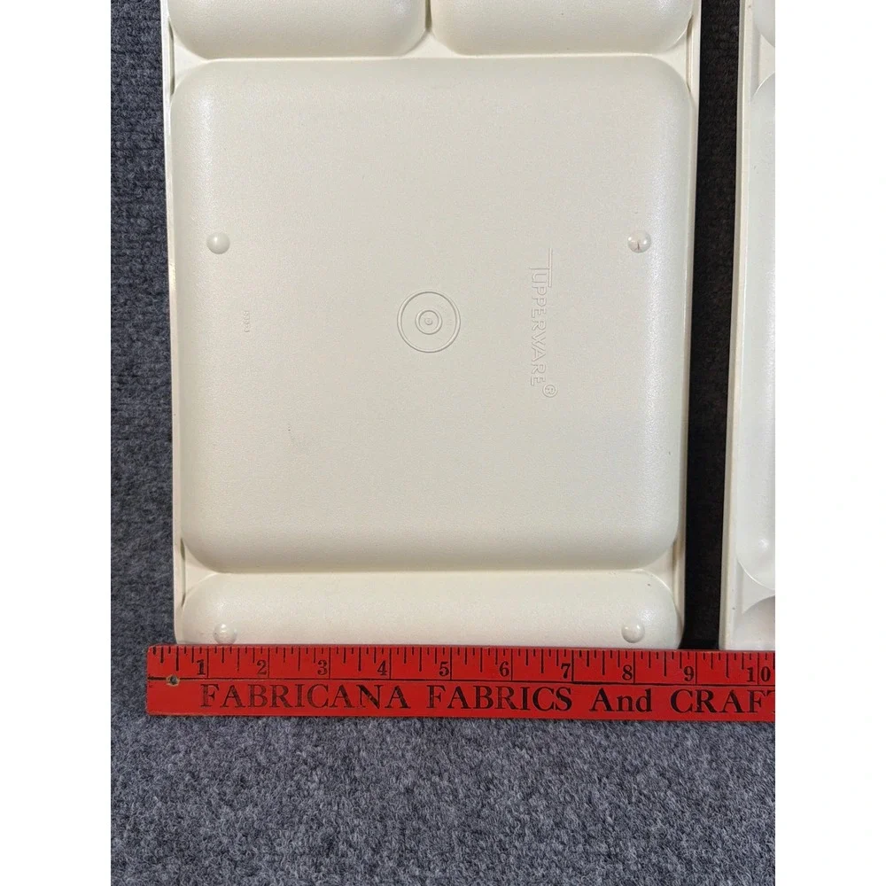 Tupperware vintage cafeteria
